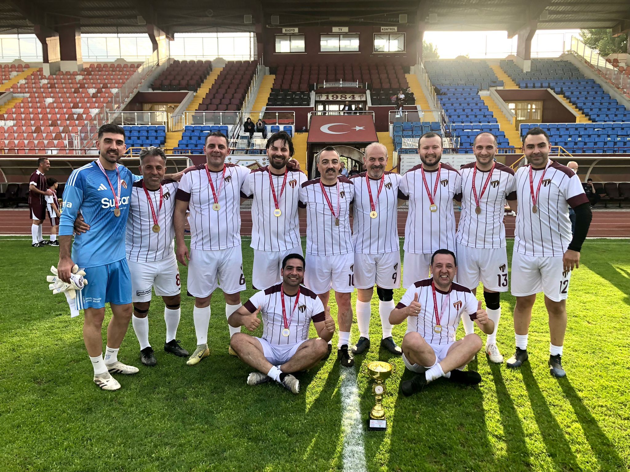 İnegöl’de Dostluk Maçında Şov! Kaymakam Eren Arslan Şampiyon Oldu, Gökhan Güleç Hat Trick Yaptı (1)-1