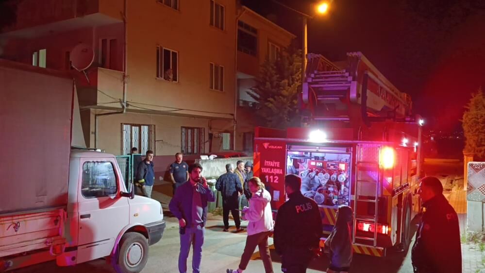 İnegöl’de Eski Eş Terörü! Benzin Şişesini Ateşe Verip Eve Attı (3)