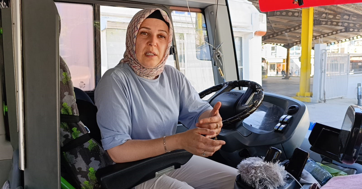 İnegöl’de Halk Otobüsünde Fenalaşan Yolcuyu Kadın Şoför Hastaneye Yetiştirdi (2)