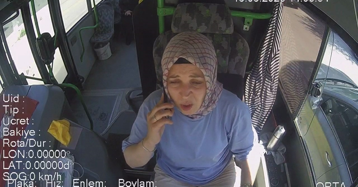 İnegöl’de Halk Otobüsünde Fenalaşan Yolcuyu Kadın Şoför Hastaneye Yetiştirdi (3)