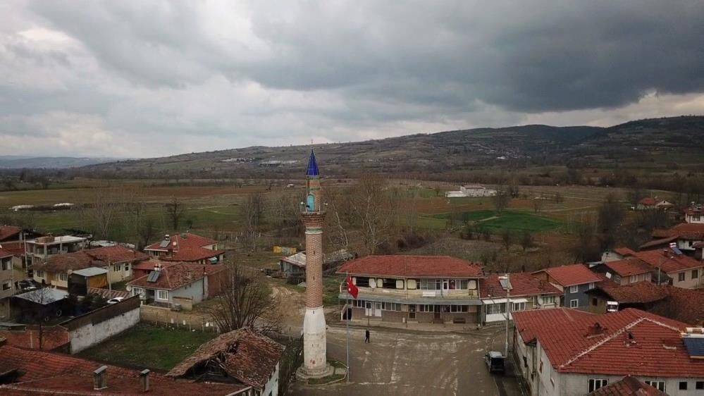 İnegöl'de İlginç Manzara! Ortada Cami Yok Ama Minare Var (1)-1