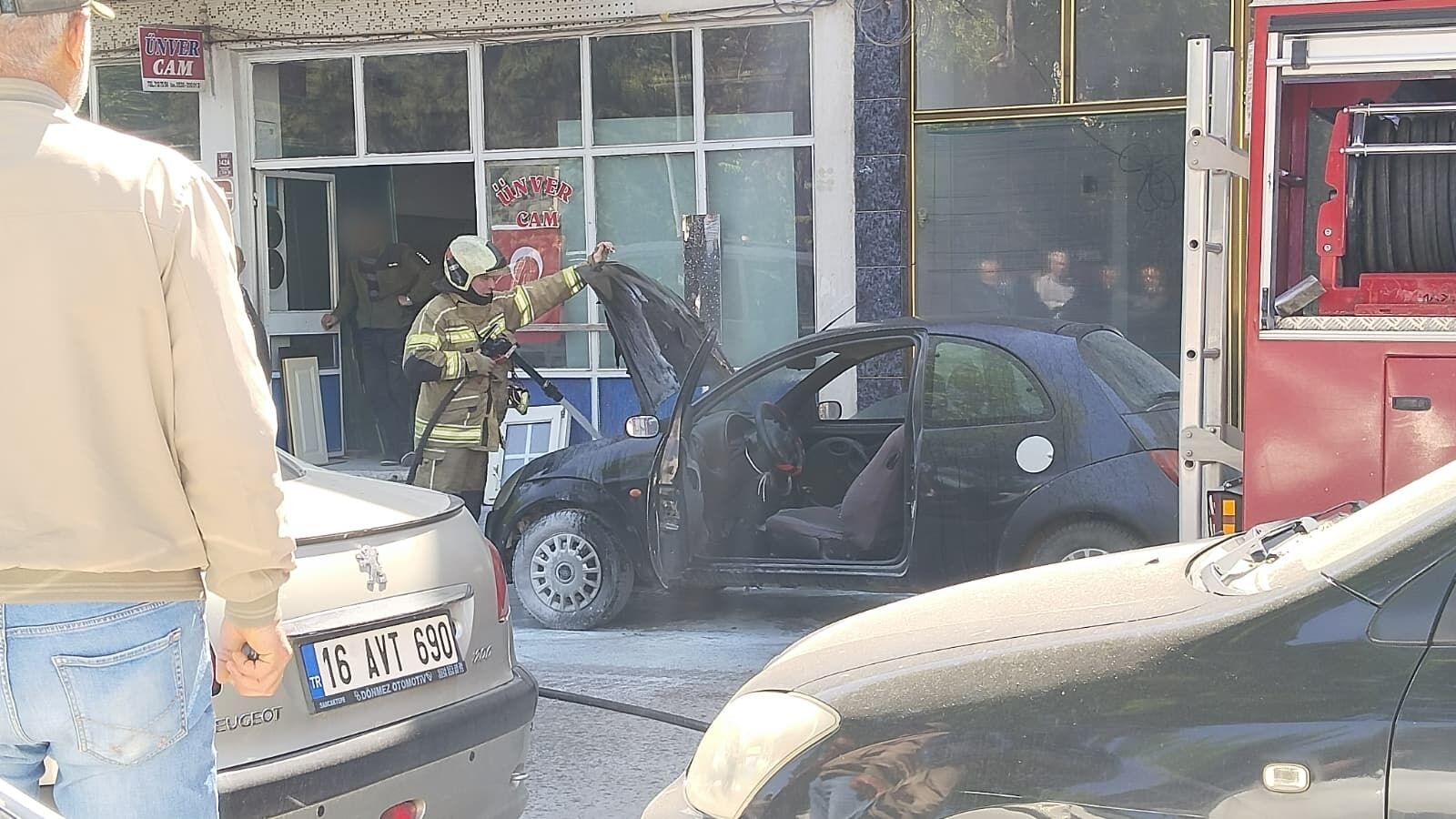 İnegöl’de Lpg’li Araçta Yangın Paniği (2)
