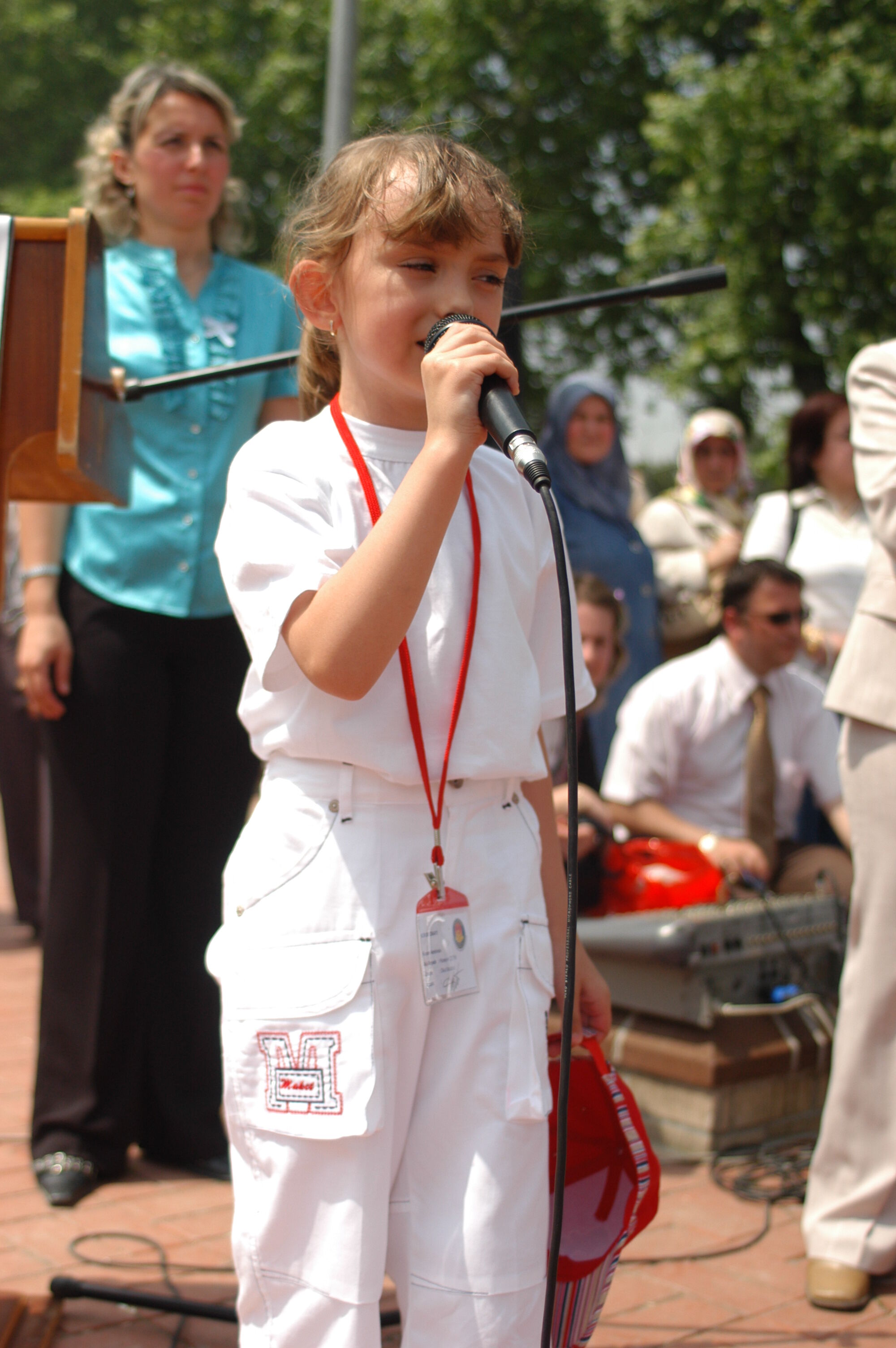 İnegöl'de Minikler Okul Öncesi Eğitim İçin Yürüdü Arşi̇vden 2008 Gençgazete (4)