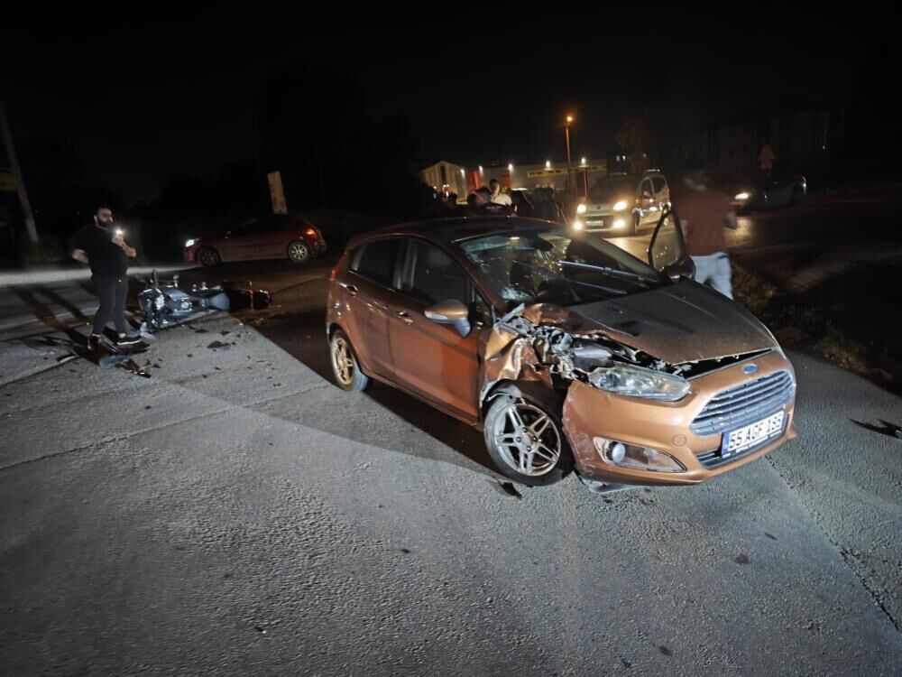 İnegöl'de Otomobil Ile Çarpışan Motosiklet Sürücüsü Ağır Yaralandı! (1)