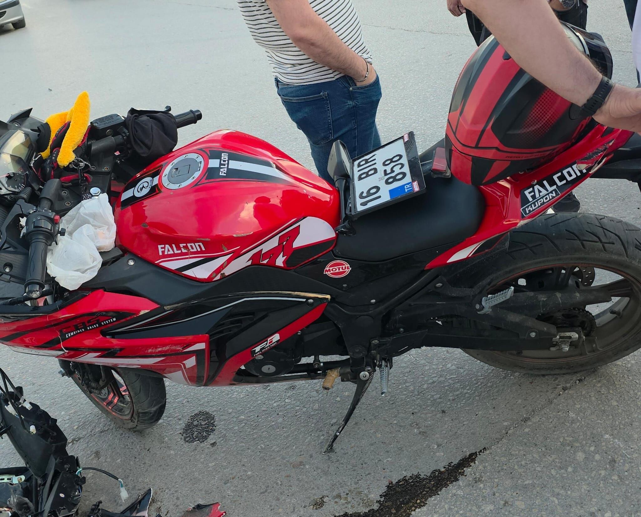 İnegöl’de Otomobil Ile Motosiklet Çarpıştı! Sürücü Hastanelik Oldu (2)