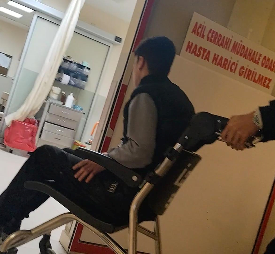 İnegöl’de Otomobil Yayaya Çarptı, 16 Yaşındaki Genç Yaralandı (2)