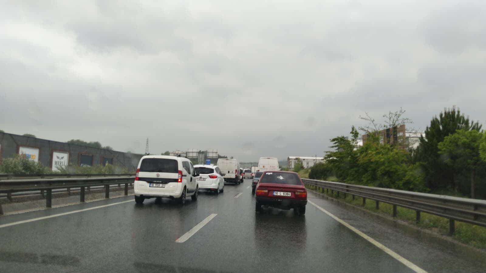 İnegöl'de Trafik Çilesi Devam Ediyor! 2025'Te Bitmesi Beklenen Kavşak 2026'Ya Sarktı-2