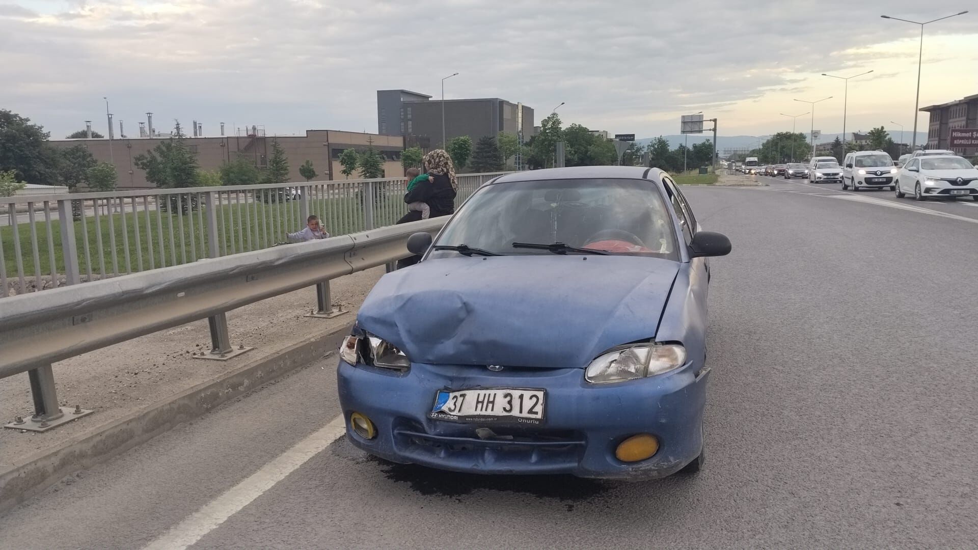İnegöl'de Zincirleme Kaza! 4 Araç Birbirine Girdi (2)