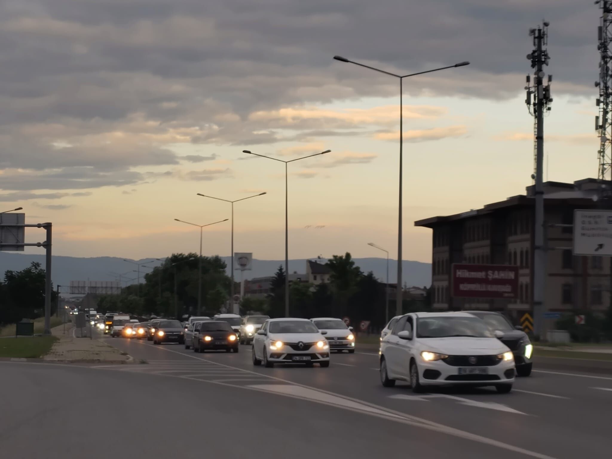 İnegöl'de Zincirleme Kaza! 4 Araç Birbirine Girdi