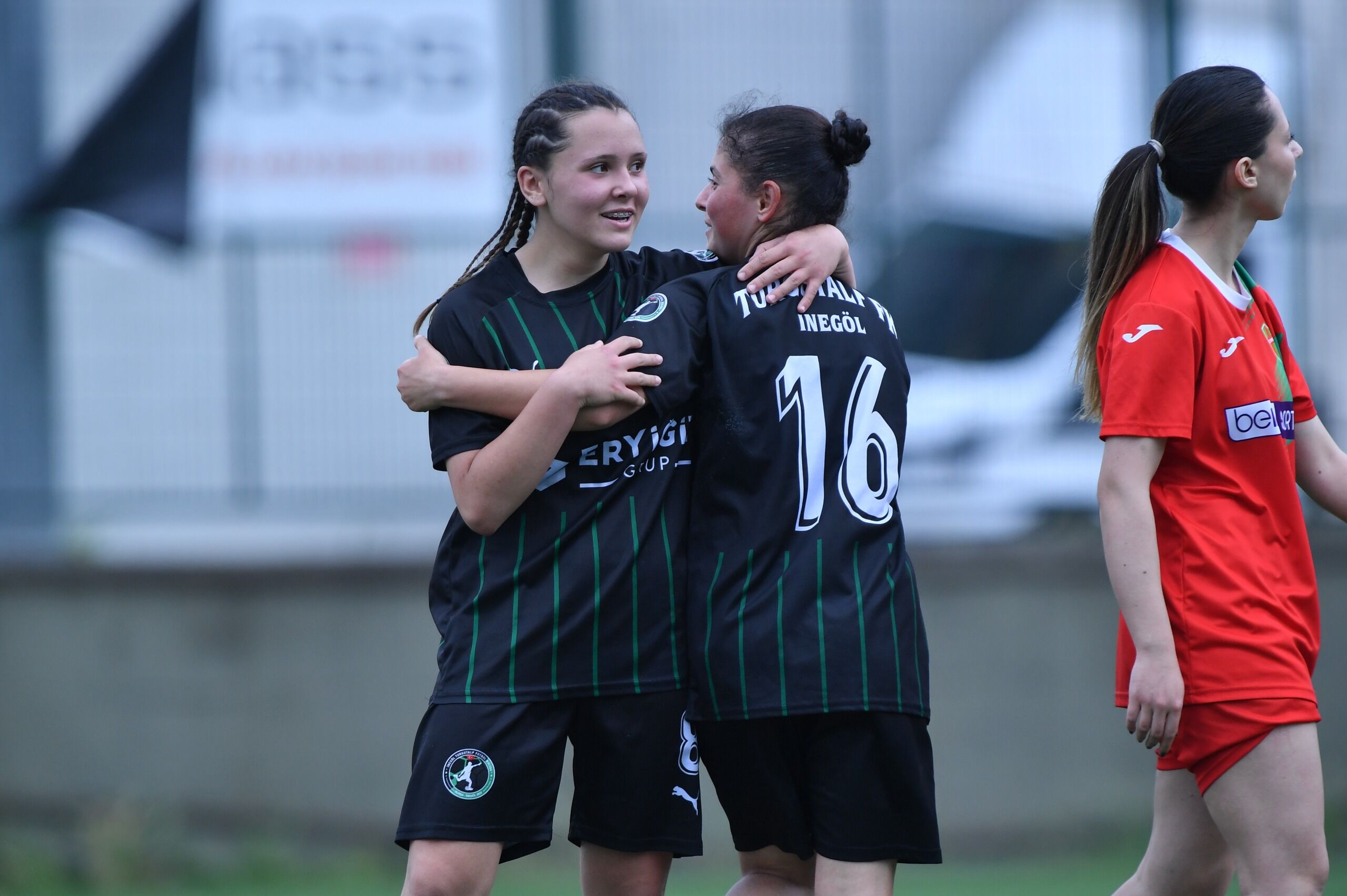 İnegöl’ün Kızları Gol Oldu Yağdı! (4)