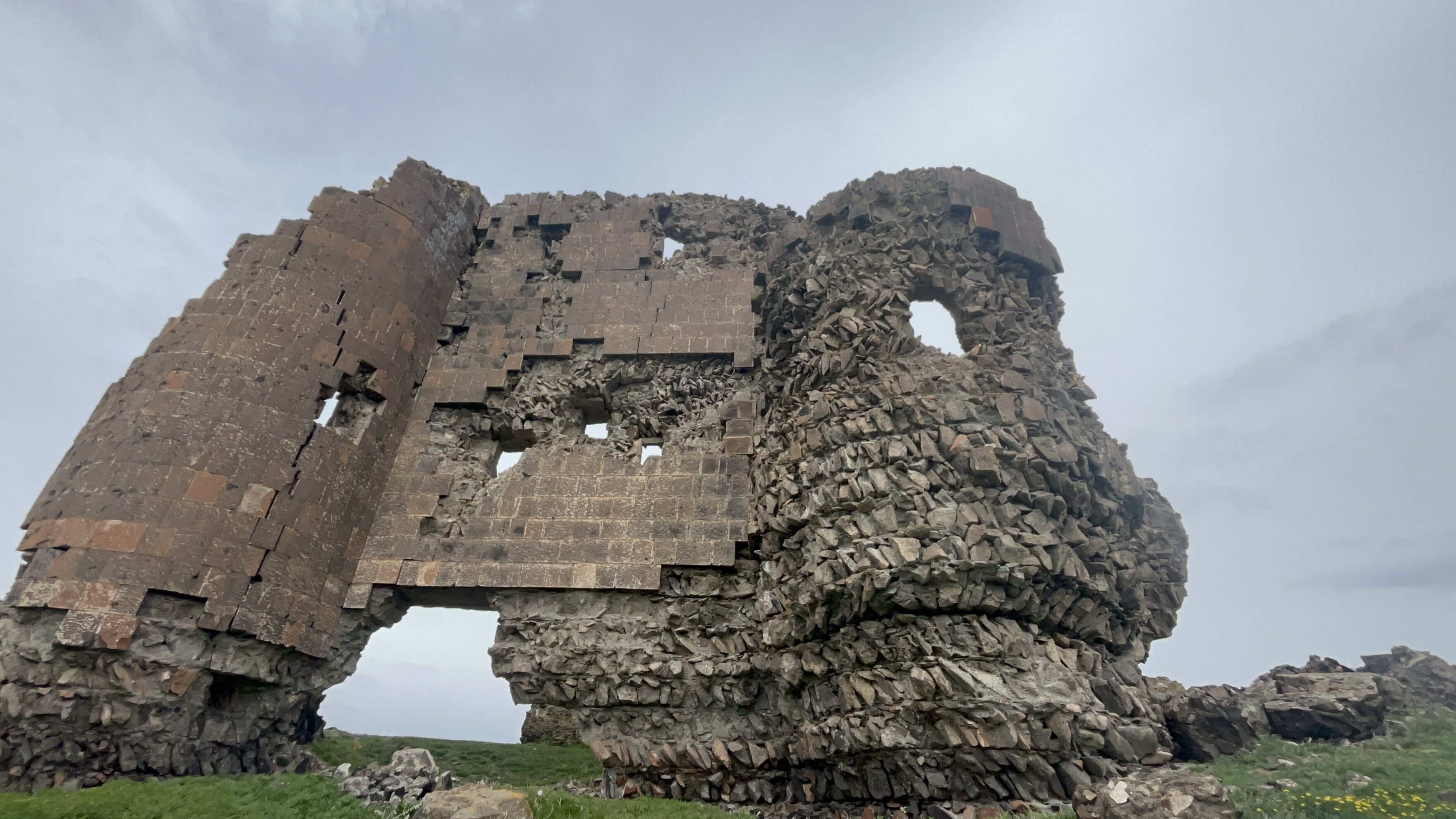 Kars'taki Bin Yıllık Kız Kalesi Yok Olma Tehlikesiyle Karşı Karşıya (3)