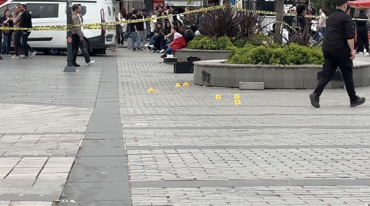 Kavga Ettiği Gruba Bıçakla Saldırdı (2)