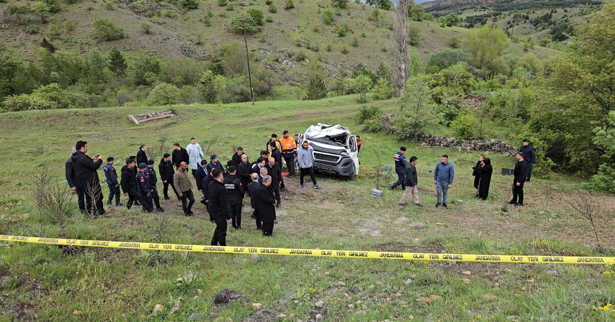 Öğrenci Servisi Şarampole Devrildi 3 Ölü, 7 Yaralı (1)