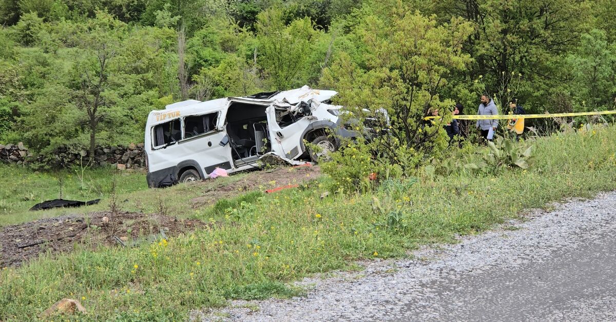 Öğrenci Servisi Şarampole Devrildi 3 Ölü, 7 Yaralı (2)