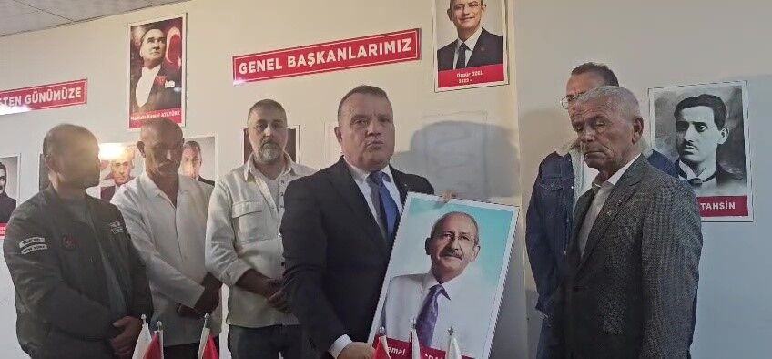 Parti Binasından Kılıçdaroğlu'nun Fotoğrafı Kaldırıldı (2)