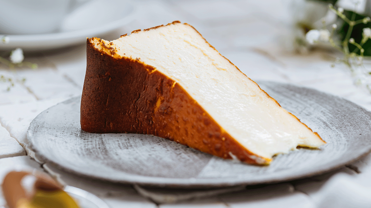 Pastaneleri Aratmayan San Sebastian Cheesecake Tarifi! Tam Kıvamında, Çatlamayan Lezzet