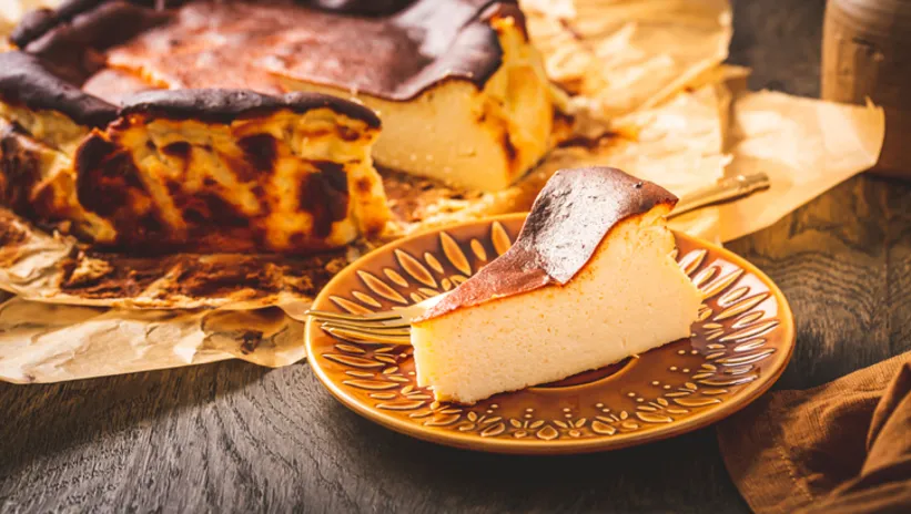 Pastaneleri Aratmayan San Sebastian Cheesecake Tarifi! Tam Kıvamında, Çatlamayan Lezzet (1)-2
