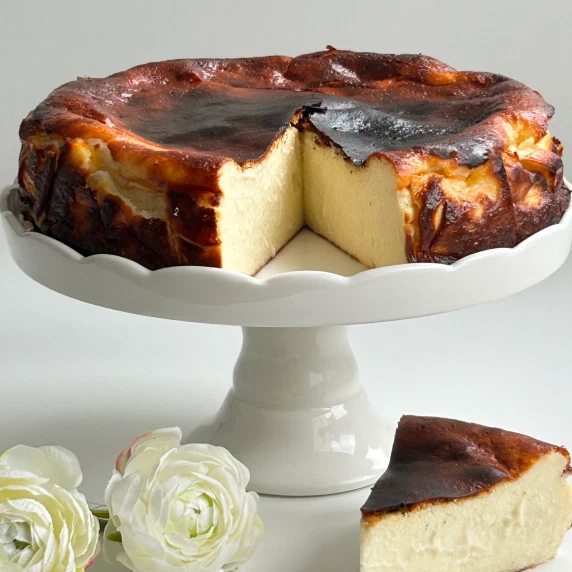 Pastaneleri Aratmayan San Sebastian Cheesecake Tarifi! Tam Kıvamında, Çatlamayan Lezzet (2)
