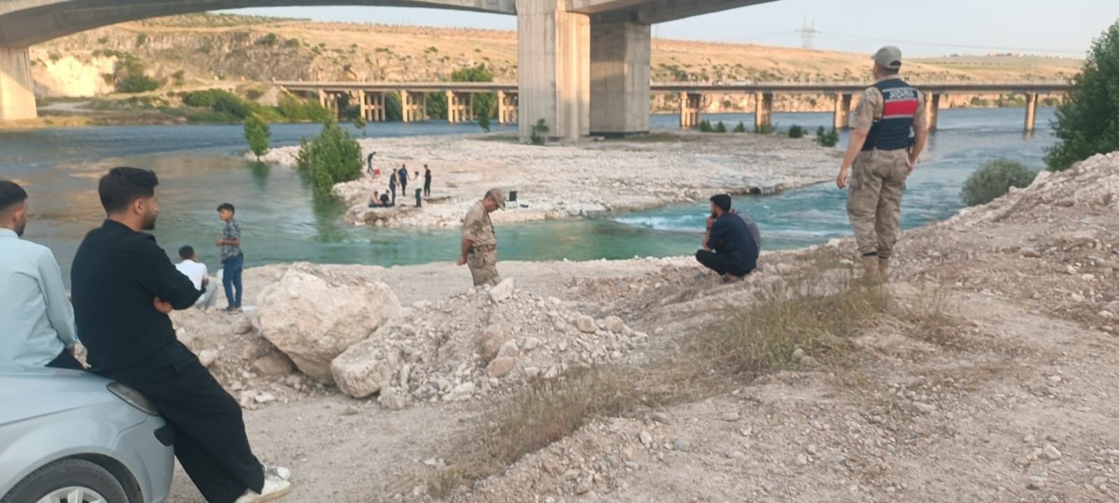 Piknik Yapan 8 Kişi Sular Yükselince Mahsur Kaldı (3)