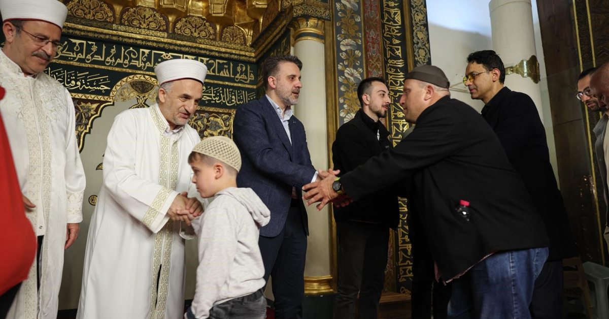 Şahin Biba Bayramın Ilk Gününde Vatandaşlar Ve Öğrencilerle Buluştu (1)
