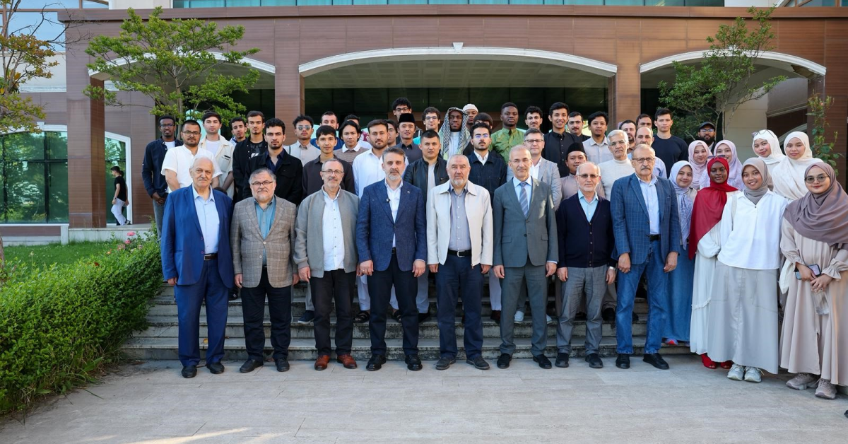 Şahin Biba Bayramın Ilk Gününde Vatandaşlar Ve Öğrencilerle Buluştu (2)