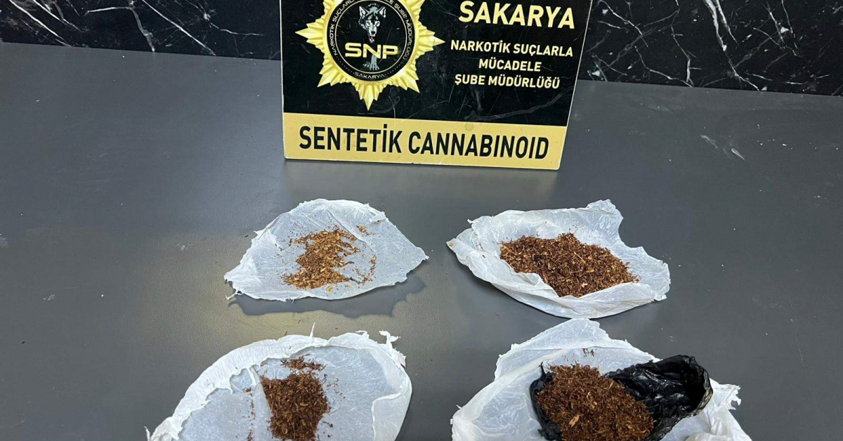 Sakarya’da Sokak Satıcılarına Operasyon 6 Şüpheli Tutuklandı (2)