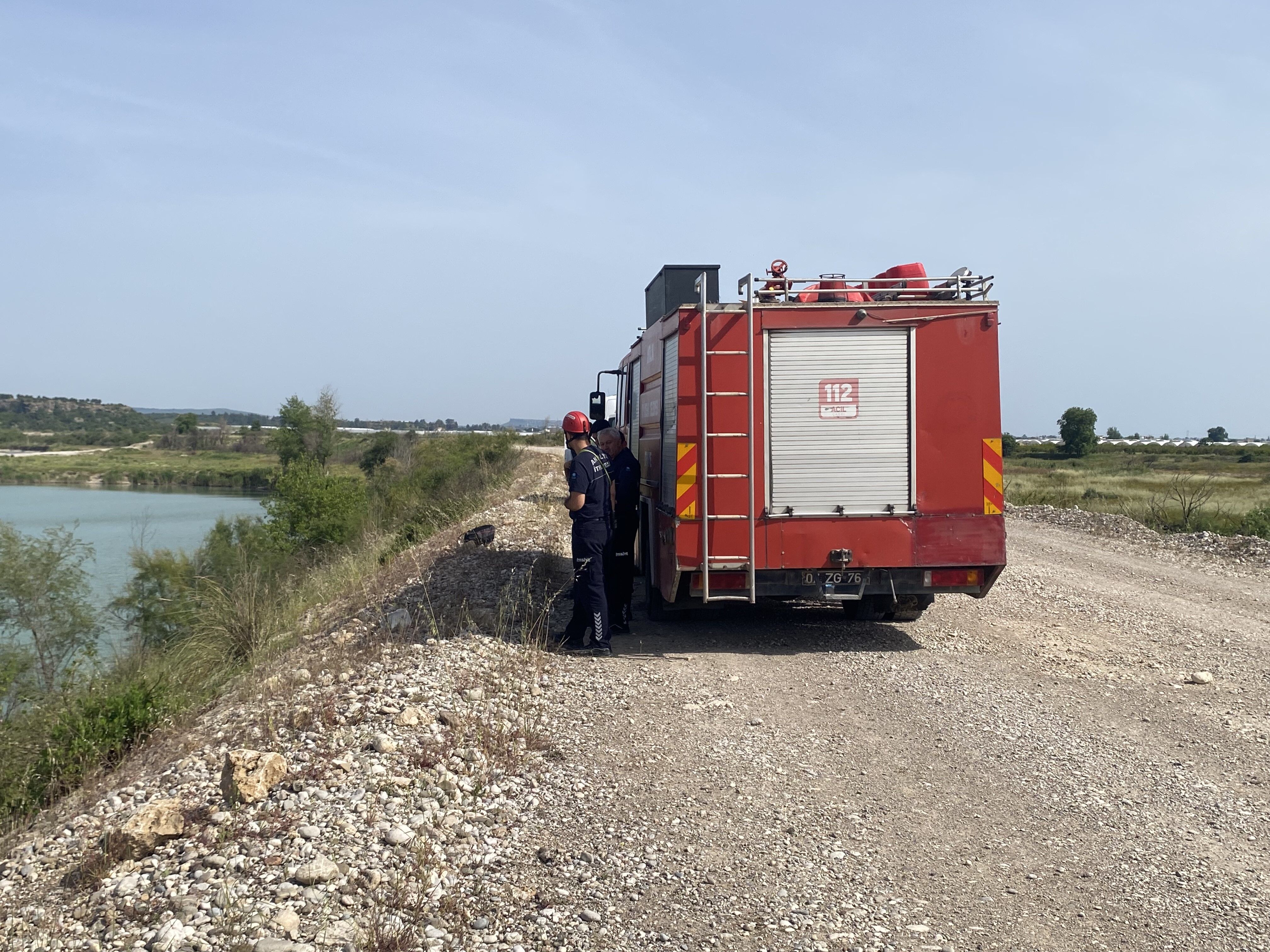 Serinlemek Için Aksu Çayı'na Giren 3 Gençten Biri Akıntıya Kapılarak Kayboldu (1)
