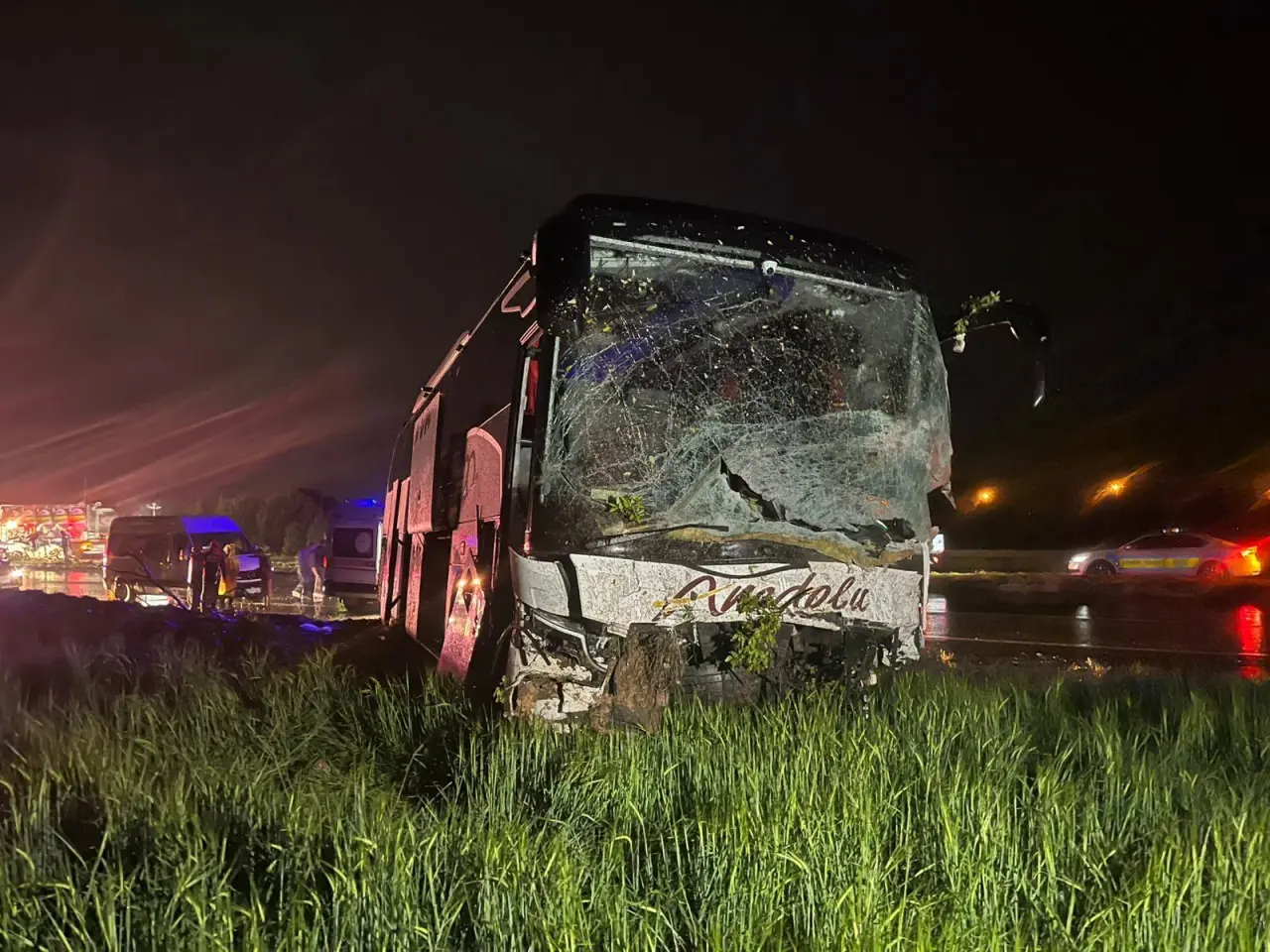 Uşak'ta Korkunç Kaza! 4 Vatandaş Öldü, Çok Sayıda Yaralı Var (5)