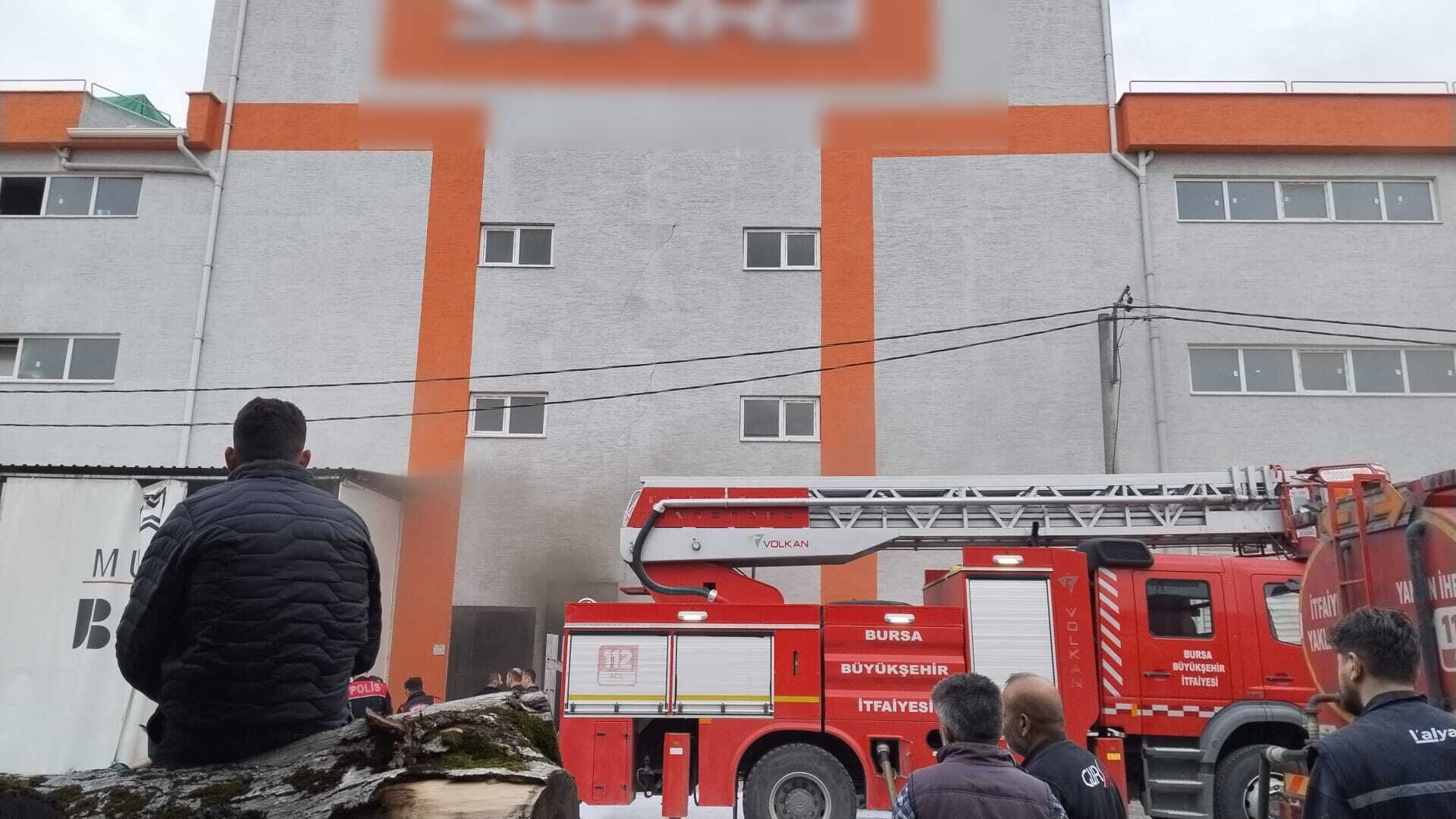 İnegöl’de Sünger Fabrikasında Yangın!