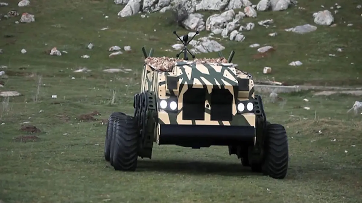 Yerli Savunma Sanayinden Yeni Güç Gösterisi! 6X6 İnsansız Kara Aracı Gökbörü İlk Kez Tanıtıldı (2)