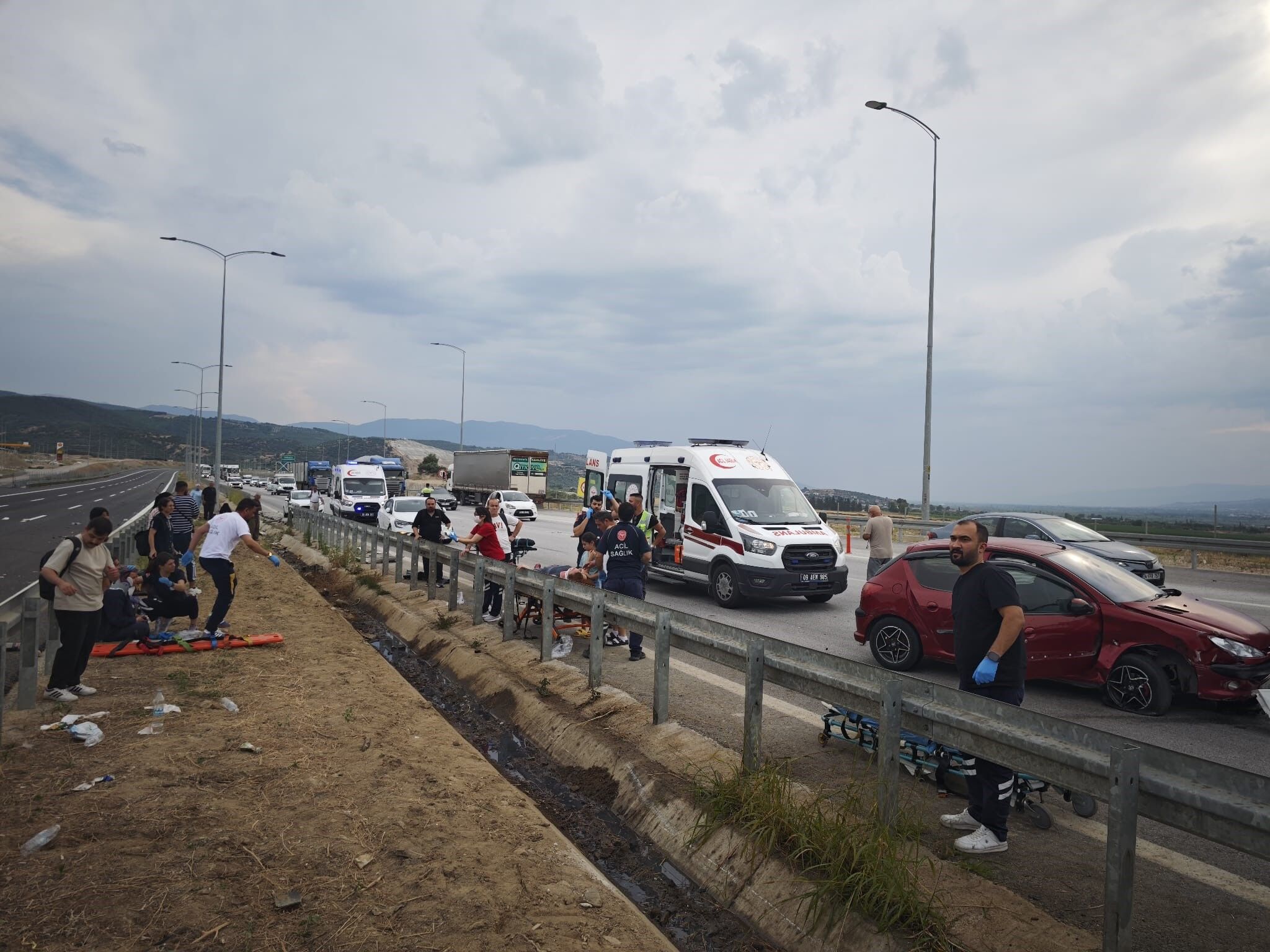Aydın Denizli Otoyolunda Feci Kaza! 1'I Ağır 20 Yaralı (1)