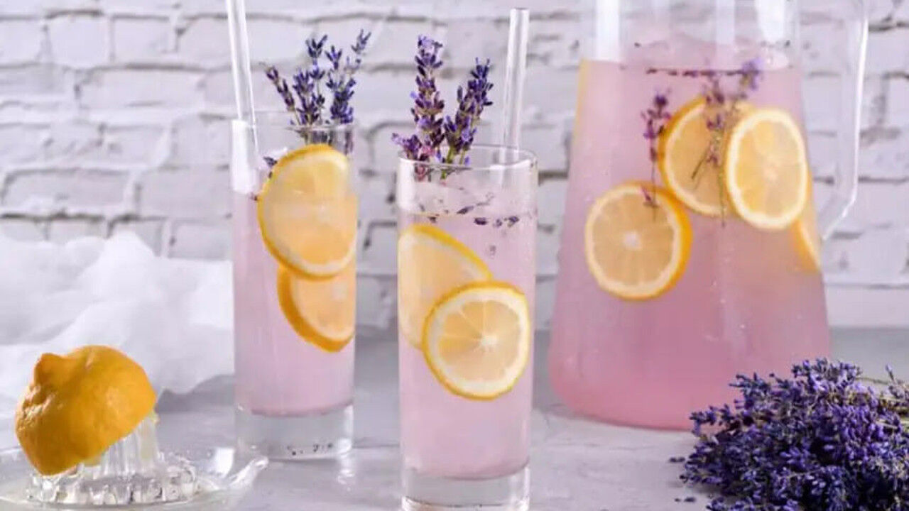 Bir Yudum Alan Tarifini İstiyor! Yazın Yeni Gözdesi Lavantalı Limonata Nasıl Yapılır H
