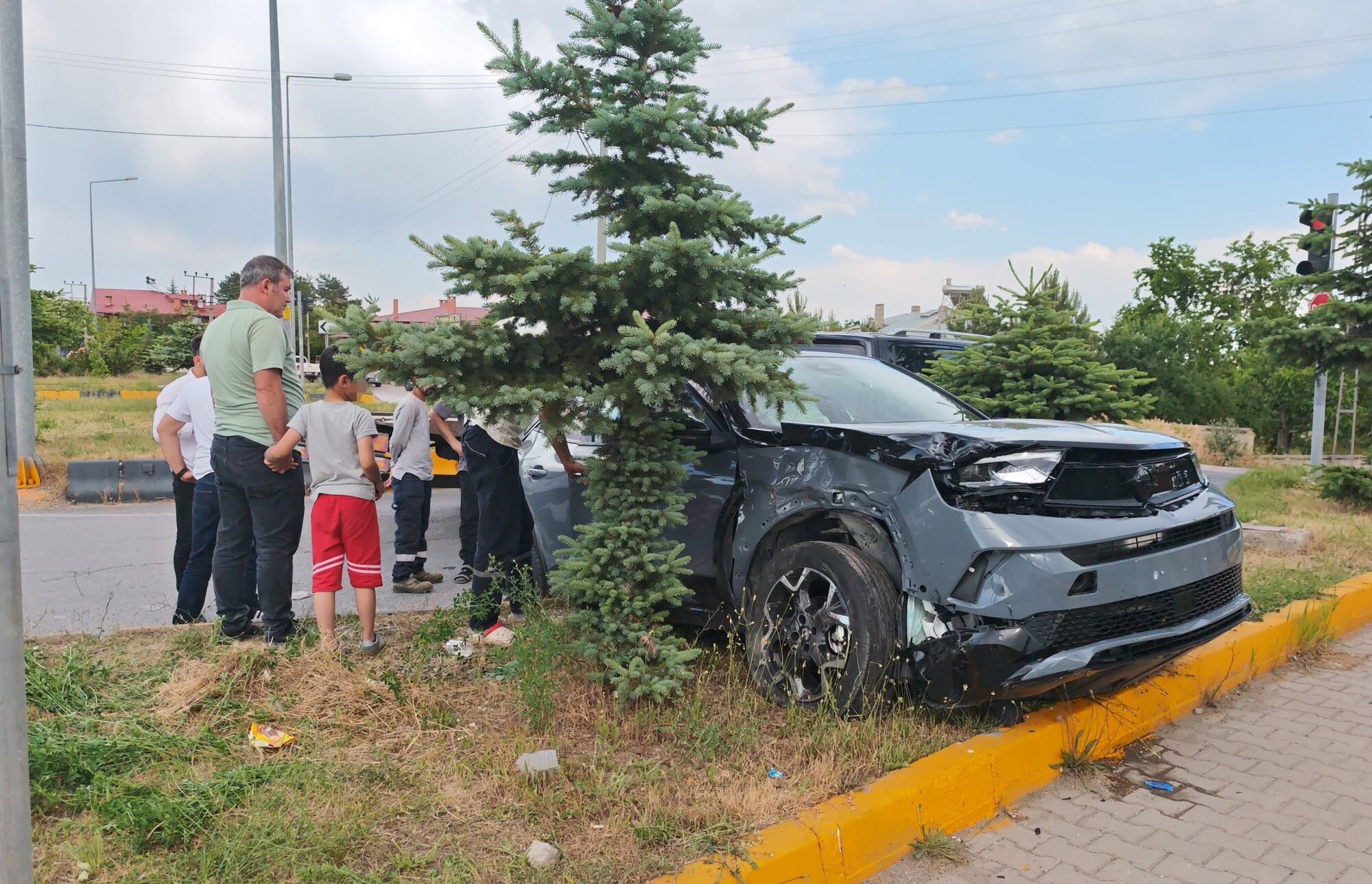 Bitlis’te Ambulans Ile Otomobil Çarpıştı! 10 Kişi Yaralandı (1)