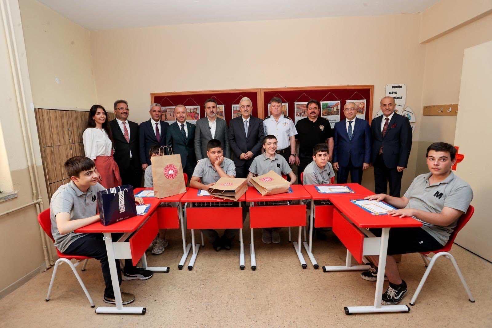 Bursa Protokolü Özel Öğrencilerin Karne Sevincine Ortak Oldu (1)