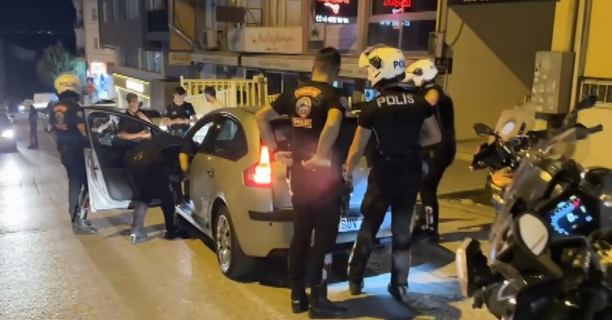 Bursa'da 1500 Polisin Katıldığı Geniş Çaplı Huzur Uygulaması (1)