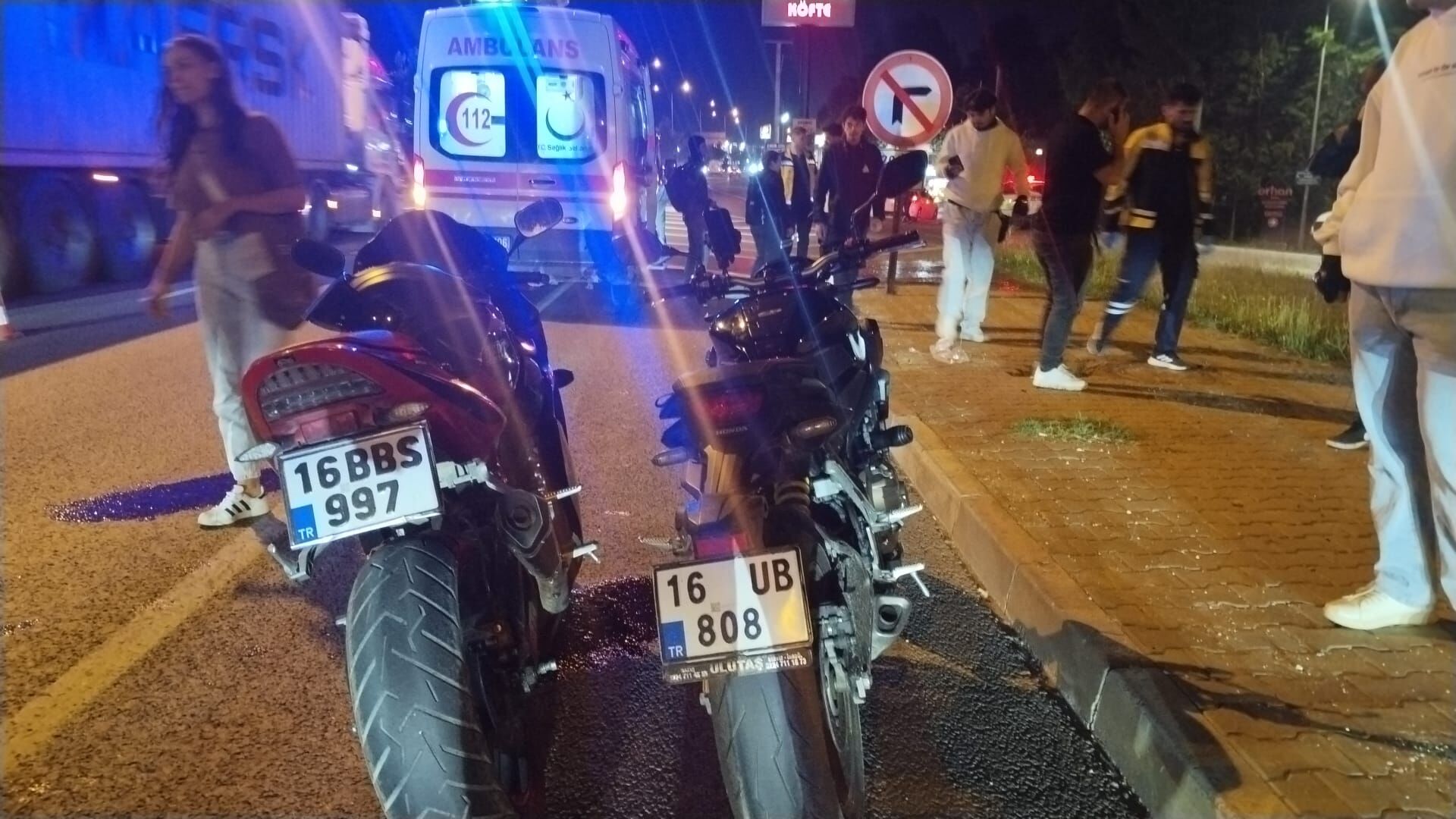 Bursa'da 3 Motosiklet Çarpıştı (2)