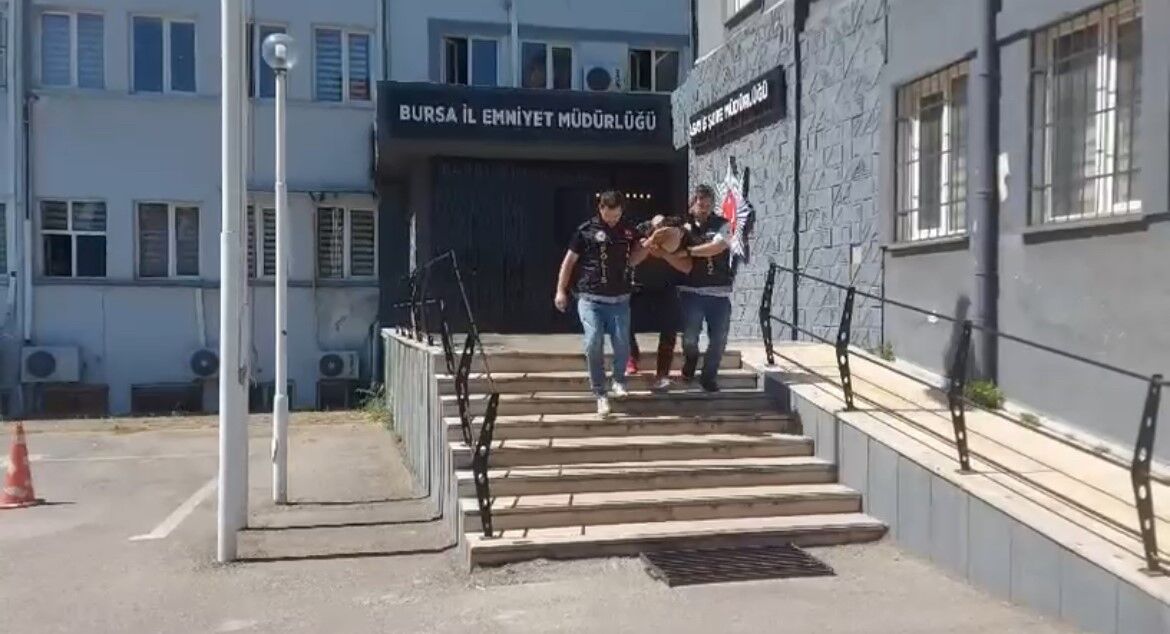 Bursa’da 33 Yıl Hapis Cezasıyla Aranıyordu, Polisten Kurtulmak Için Kayısı Topluyormuş Gibi Yaptı (2)