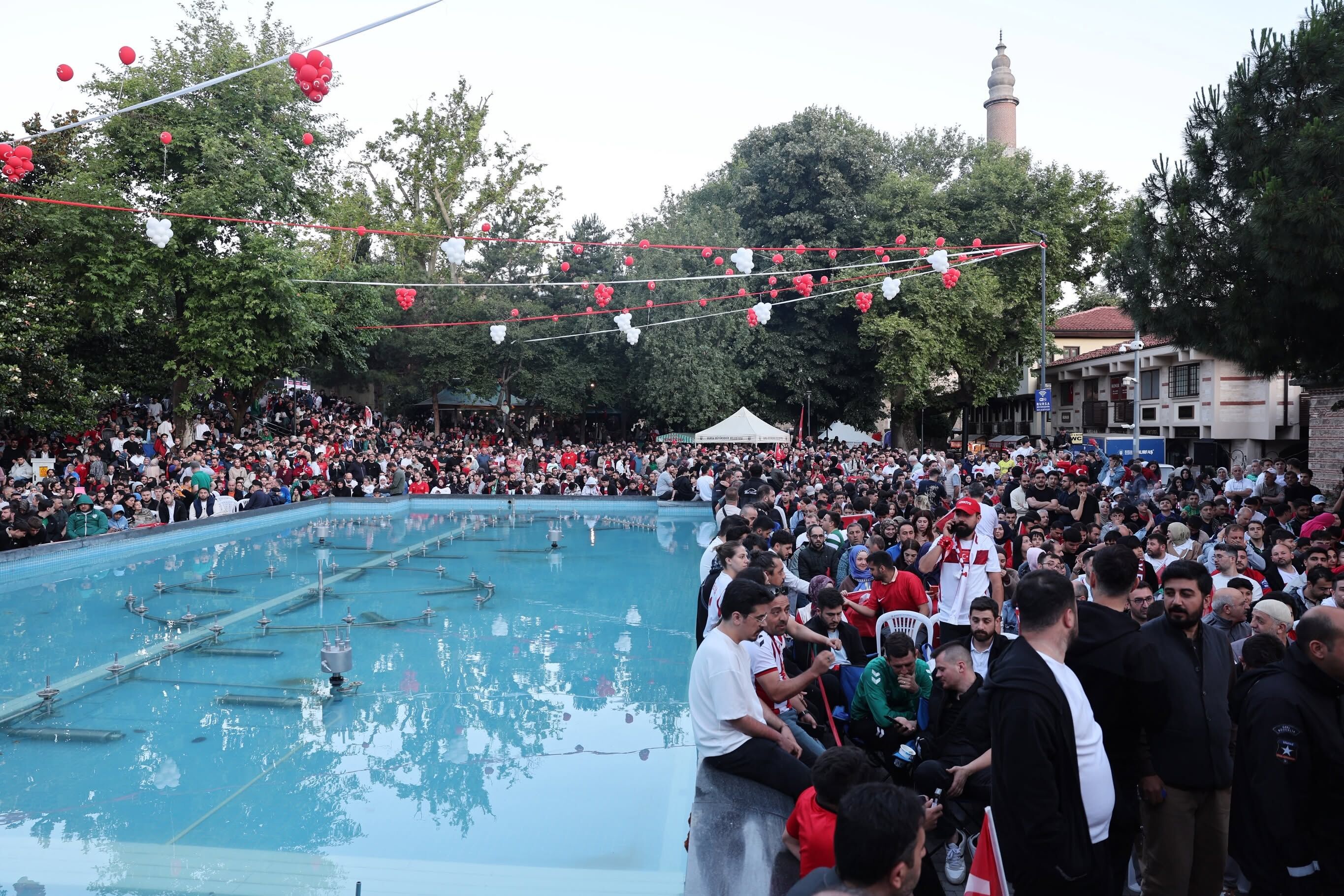 Bursa’da A Milli Takım Maçı Dev Ekranda Izlendi (1)-1