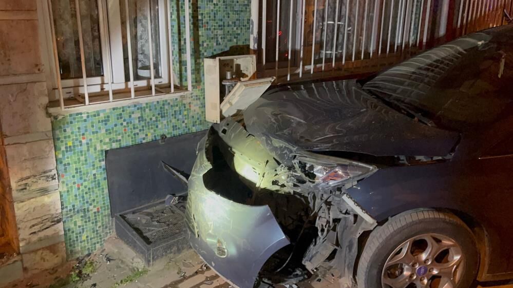 Bursa'da Alkollü Sürücünün Çarptığı Araç Doğal Gaz Kutusunu Patlattı! (1)