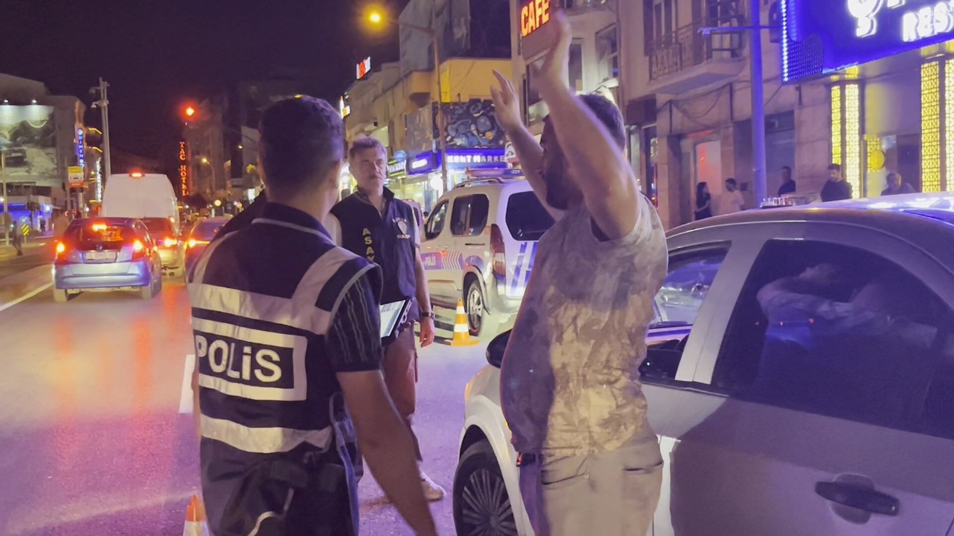 Bursa'da Bin Polisle Huzur Operasyonu Sokaklar Abluka Altına Alındı (2)