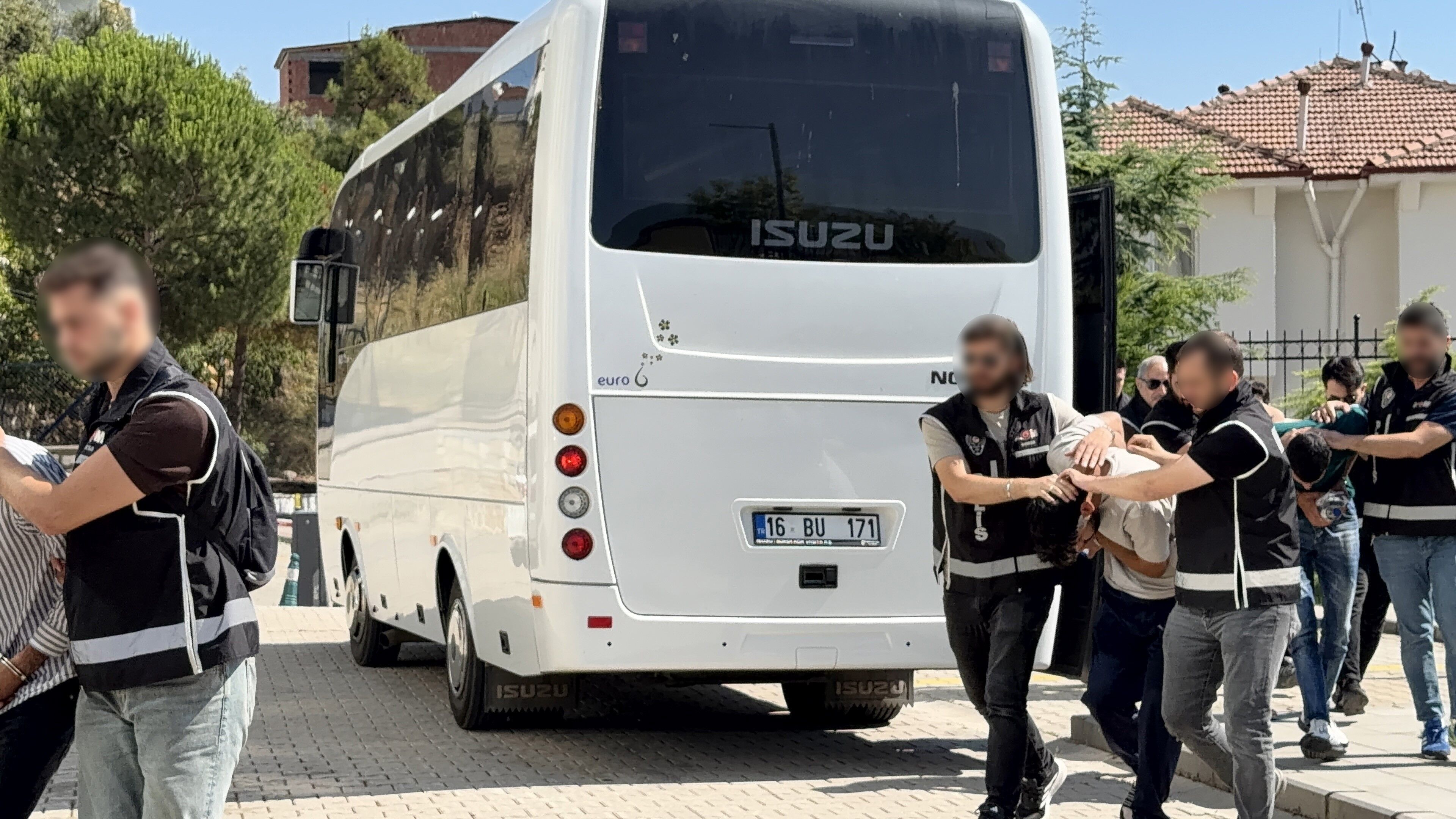 Bursa’da “Daltonlar” Operasyonu! 1080 Saatlik Takipte 9 Gözaltı (1)