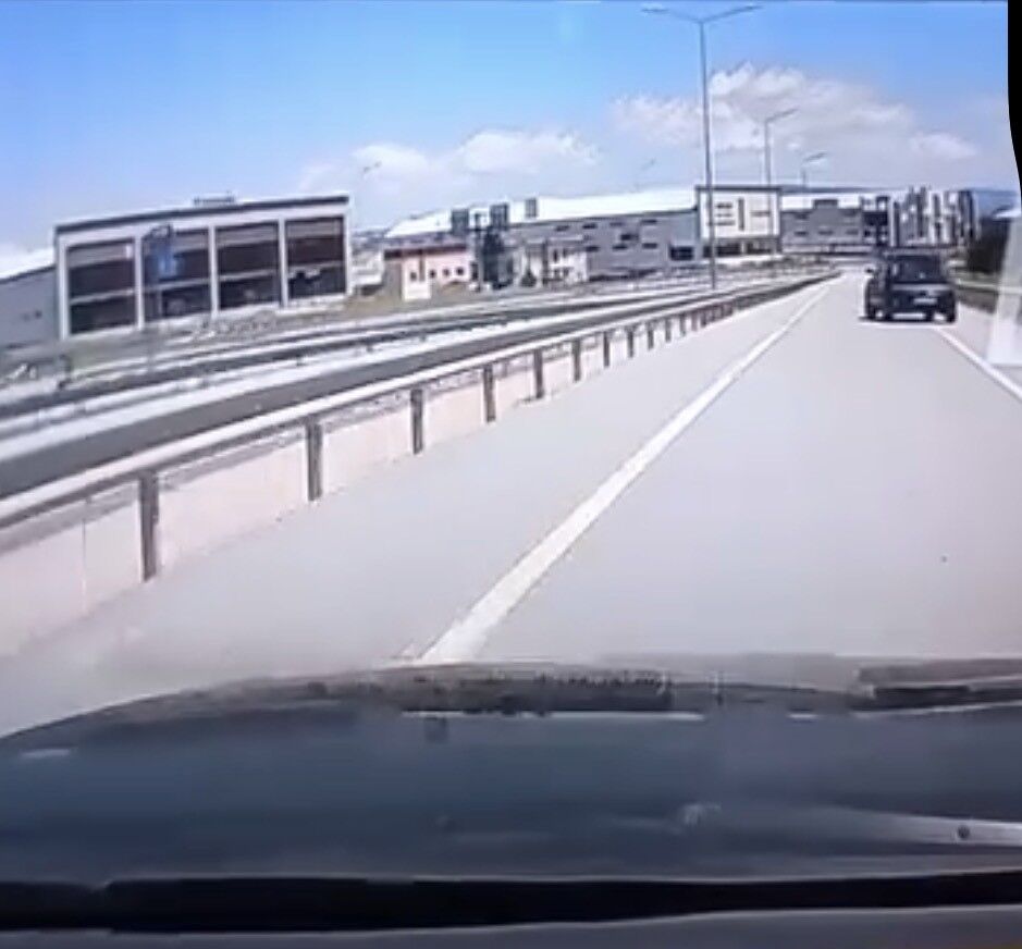 Bursa'da Geri Geri Gelen Sürücü Tehlike Saçtı! (2)