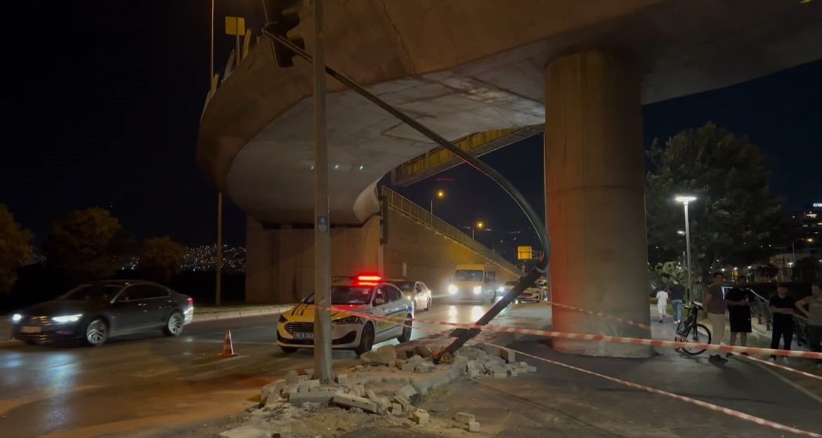 Bursa'da Makas Atan Otomobille Birlikte Iki Araç Dereye Uçtu (2)