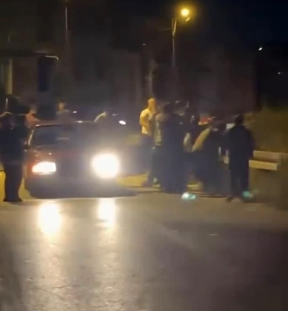 Bursa'da Meydan Kavgası! Tekme, Tokat Ve Sopalar Havada Uçuştu! (2)