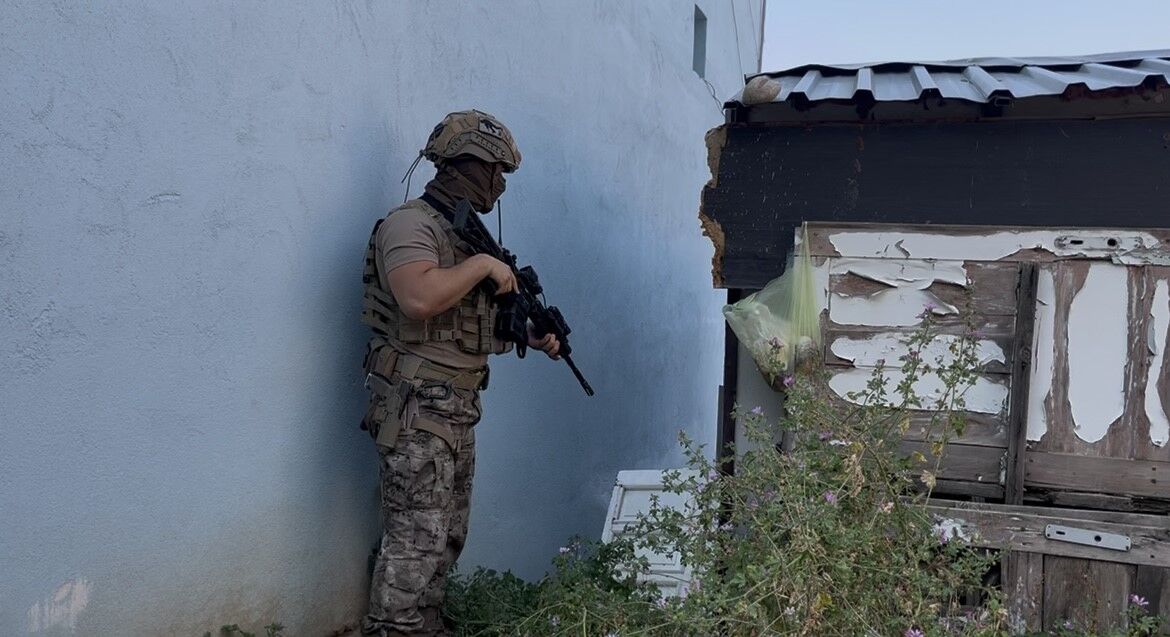 Bursa'da Özel Harekat Evi Ablukaya Aldı, Yakalanınca Çalsaydınız Açardım Dedi (2)