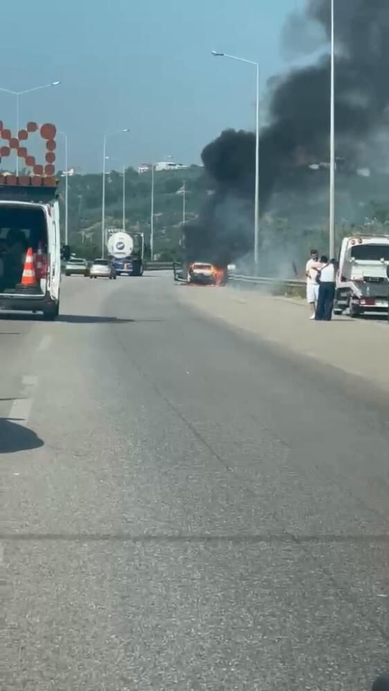 Bursa'da Seyir Halindeki Araç Alev Aldı! (2)-1
