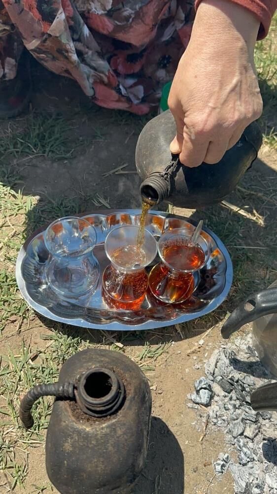 Bursa'da Tarlada Yoruluyorlar Odun Ateşinde Matarada Çayla Dinleniyorlar! (1)