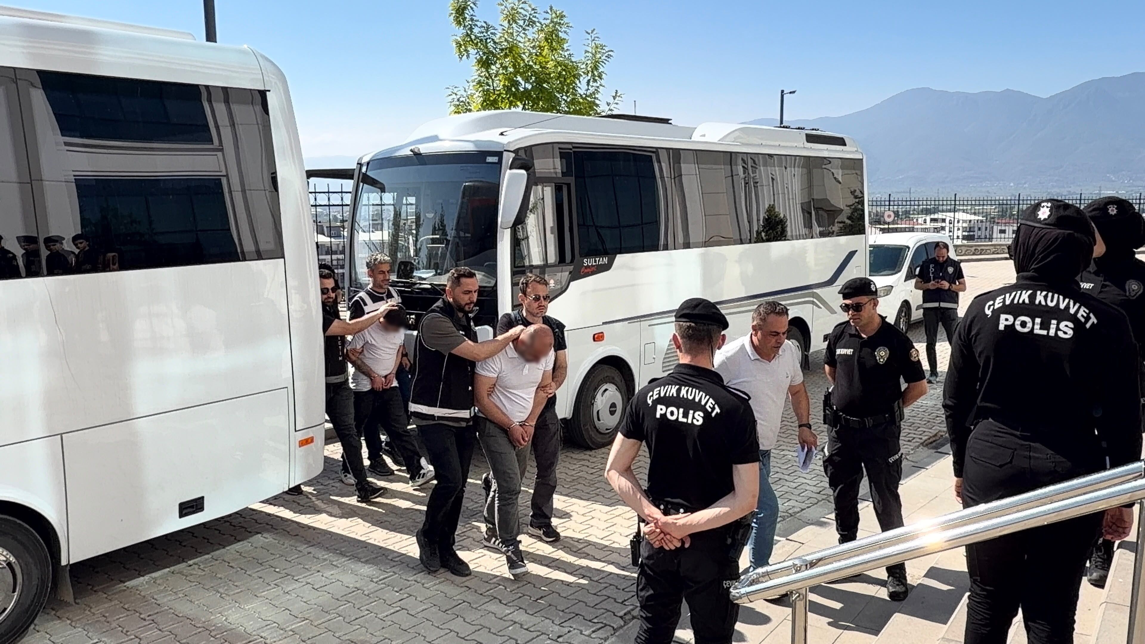 Bursa'da Uyuşturucu Operasyonunda Çok Sayıda Tutuklama (2)