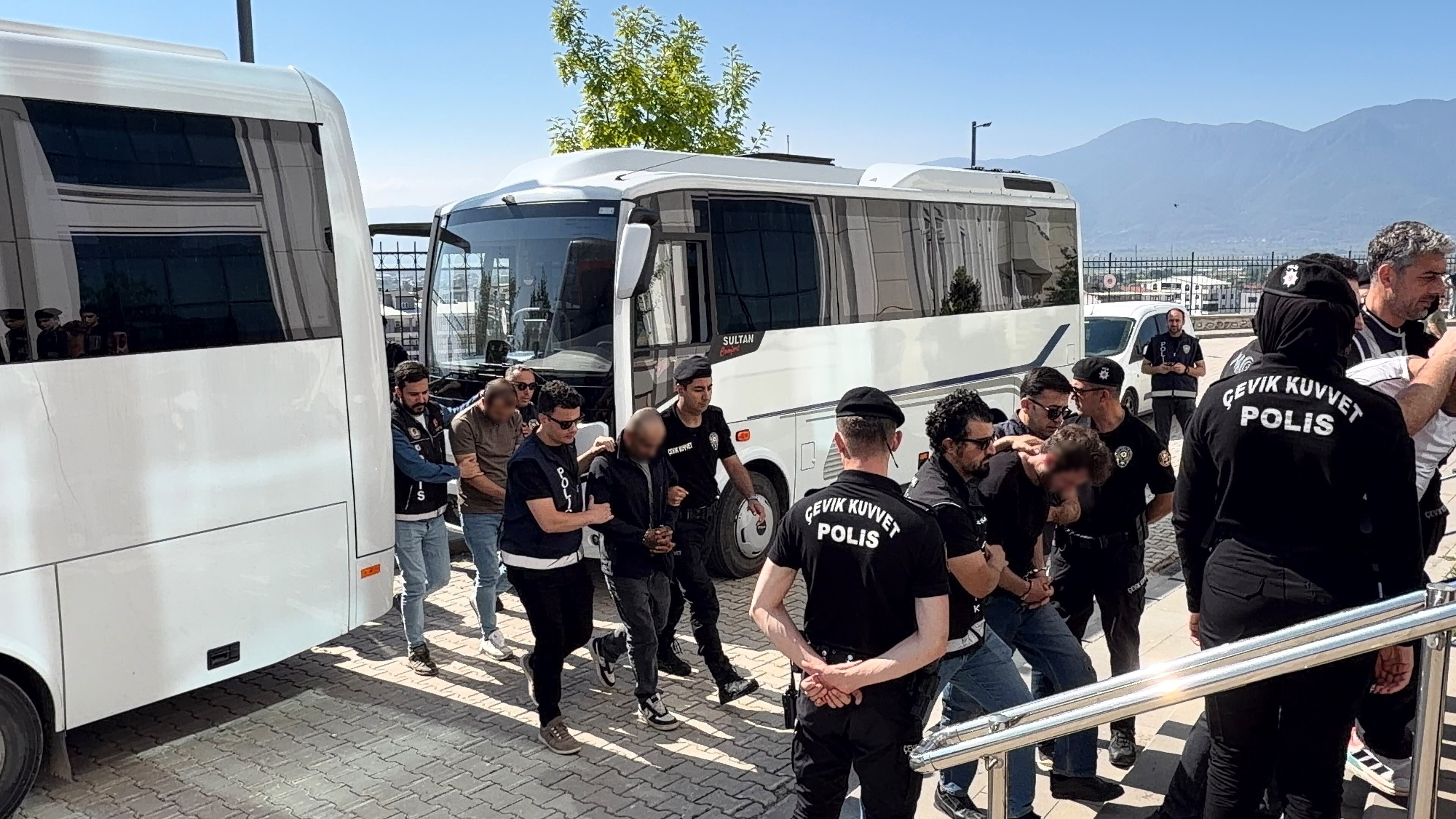 Bursa'da Uyuşturucu Operasyonunda Çok Sayıda Tutuklama (3)