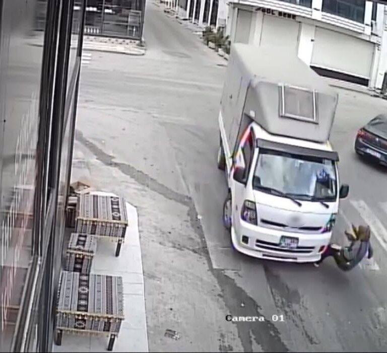 Bursa’da Yaşlı Kadına Kamyonet Çarptı! (1)-1